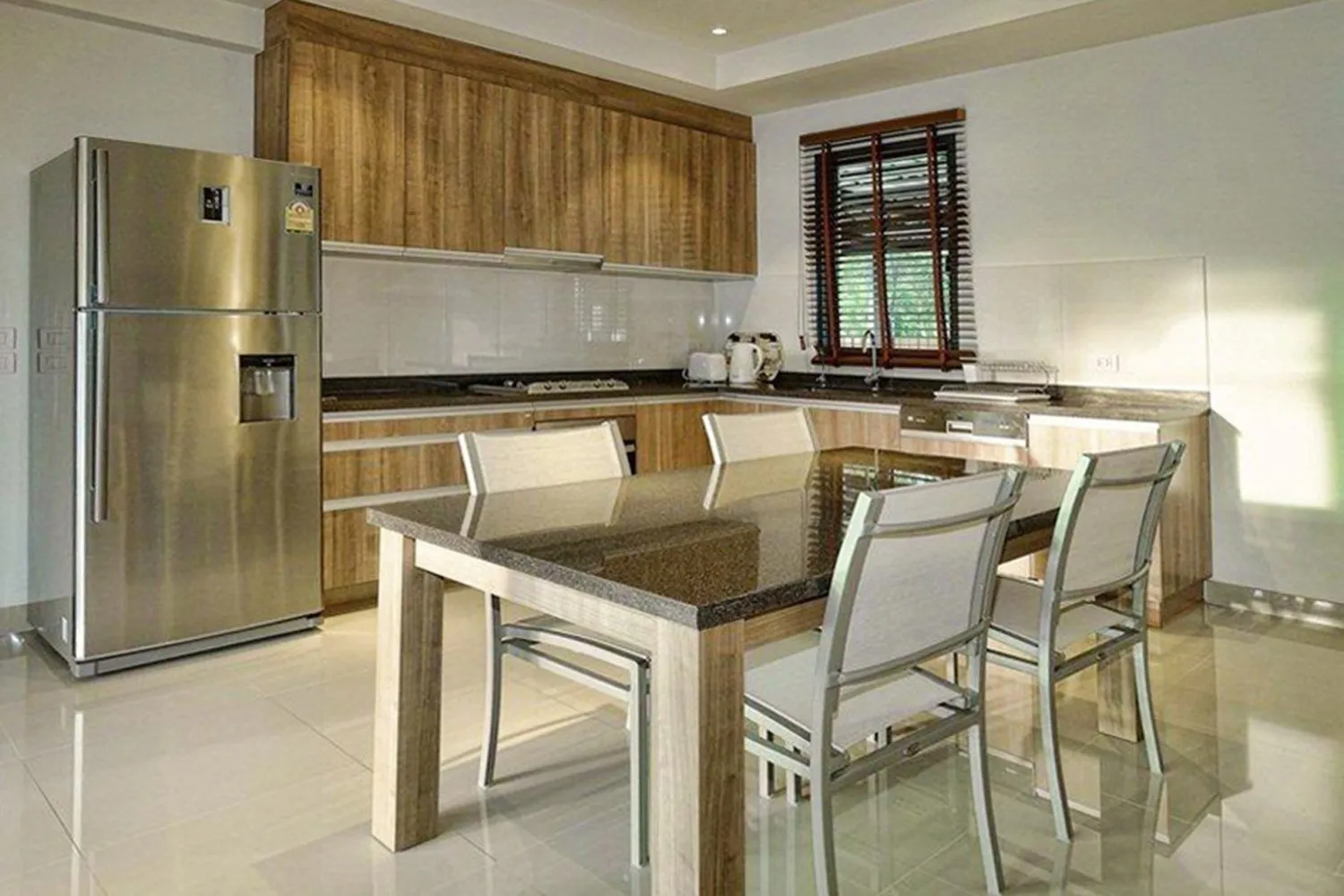 Property image - full photo 4