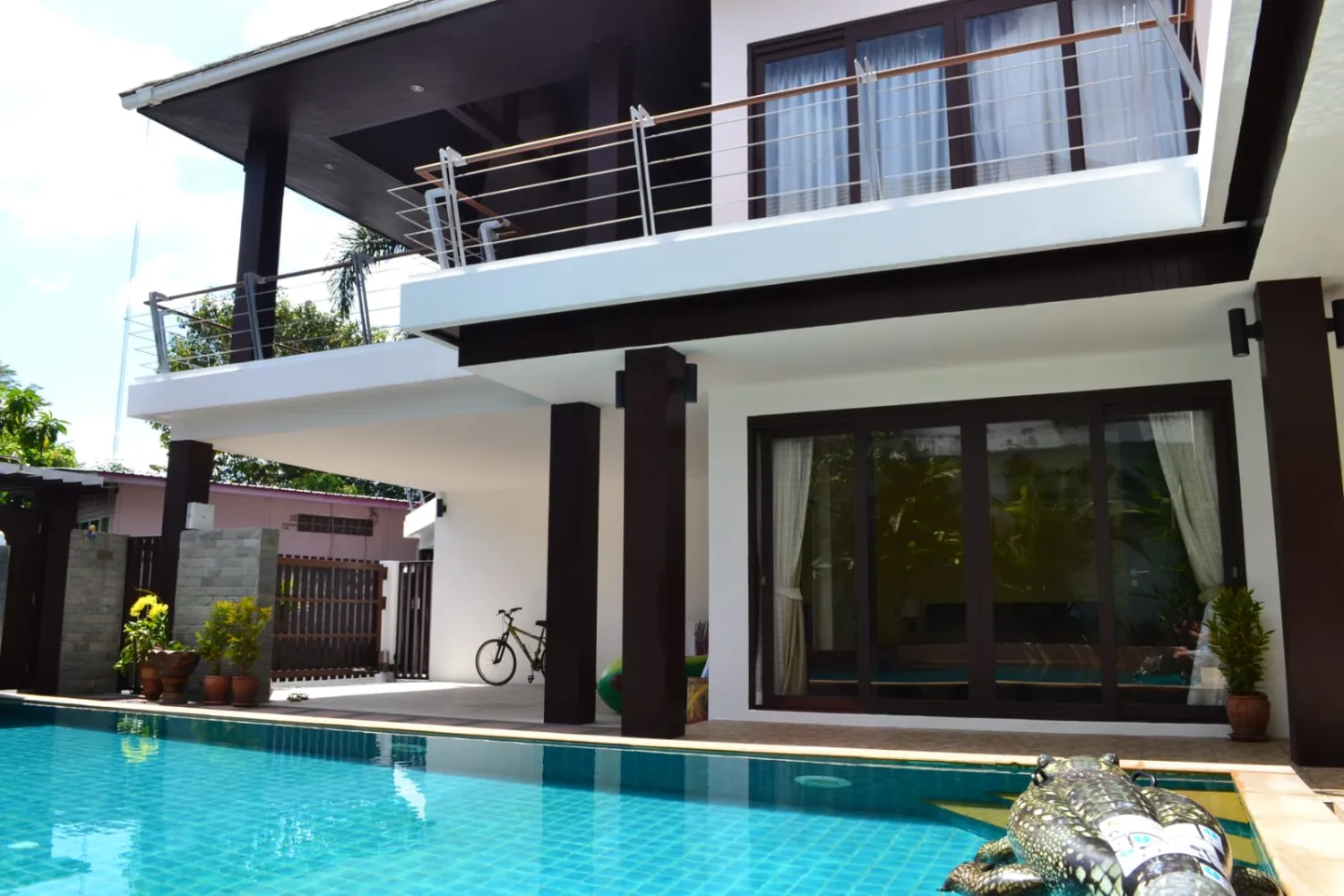 Property image - full photo 2