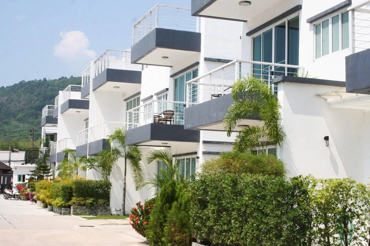Property image - full photo 12