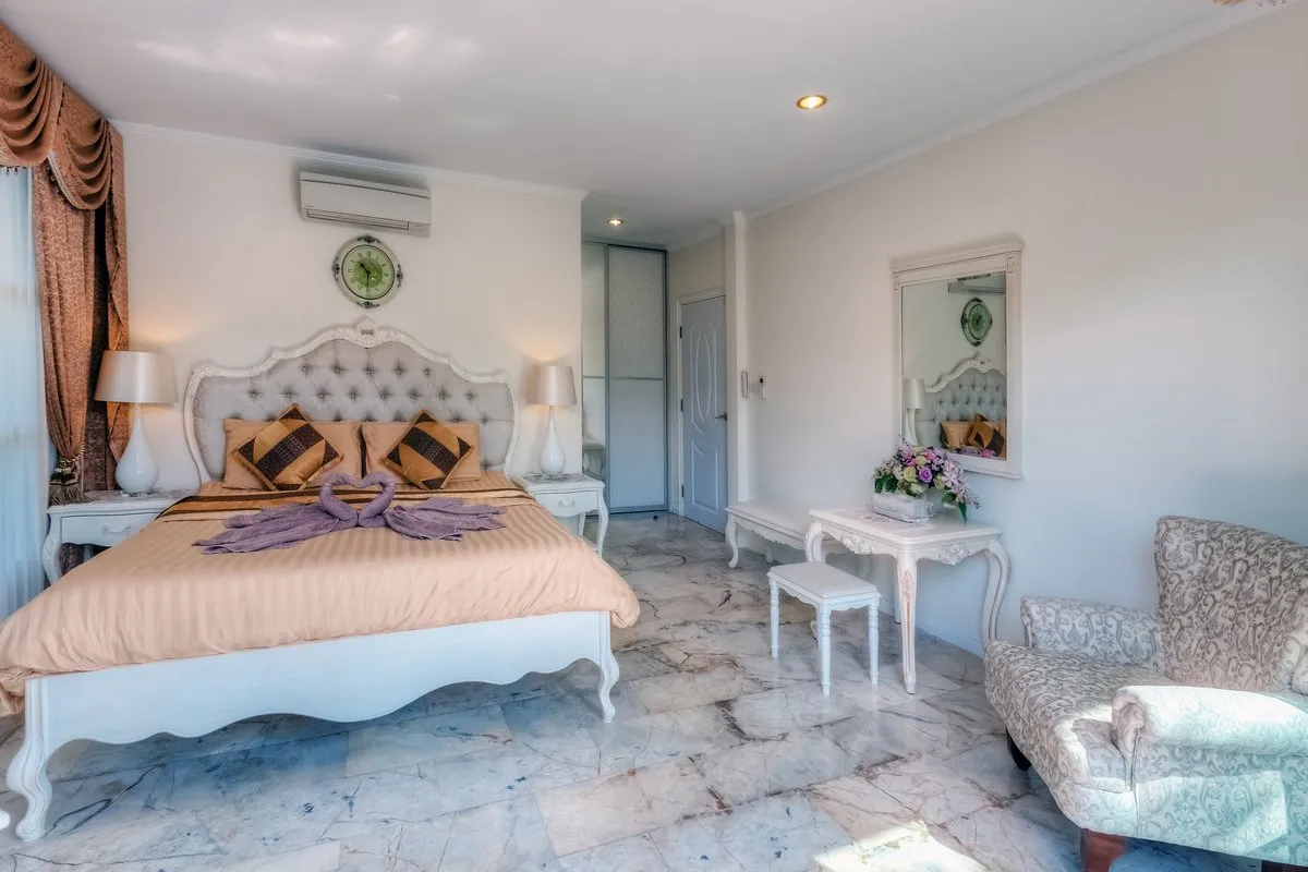 Property image - full photo 13