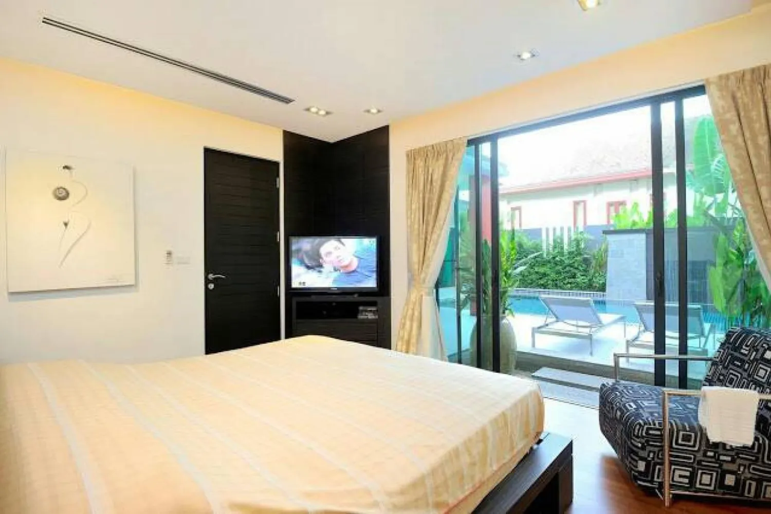 Property image - full photo 5