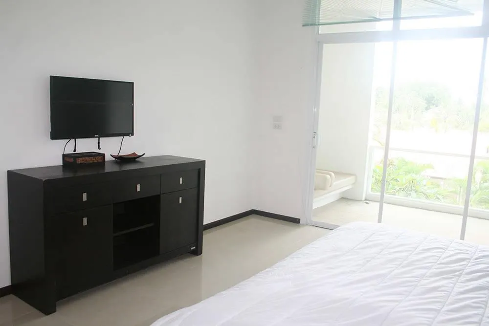 Property image - full photo 10