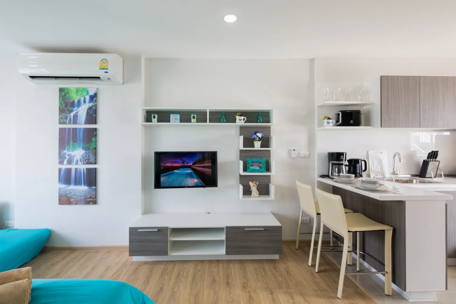 Property image - full photo 7