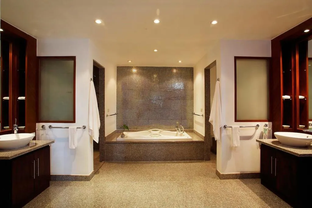 Property image - full photo 23