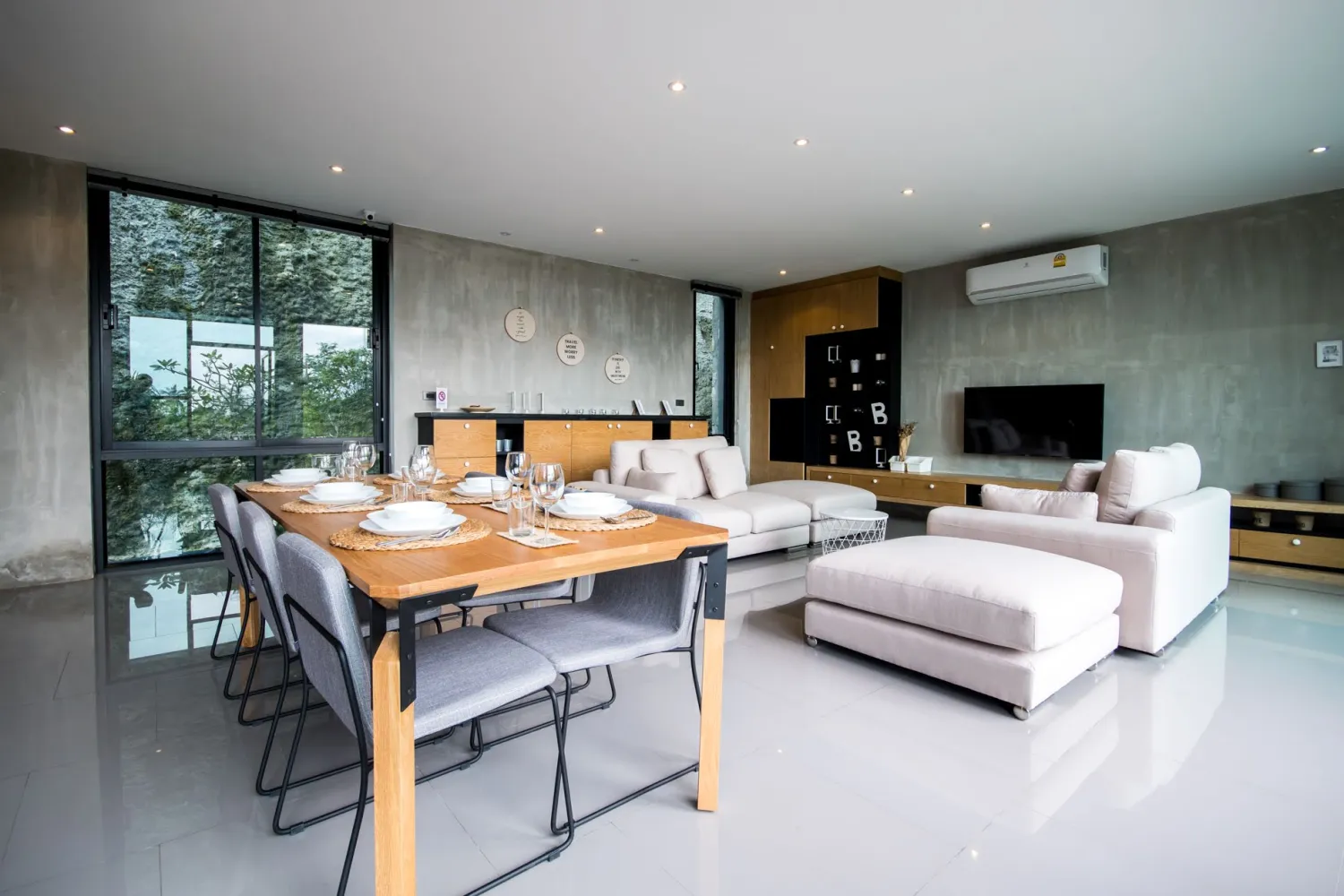 Property image - full photo 2