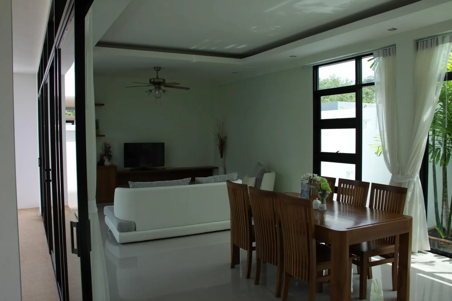 Property image - full photo 2
