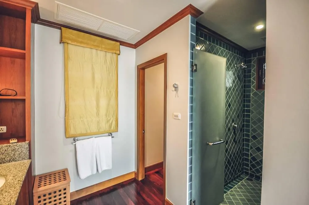 Property image - full photo 11