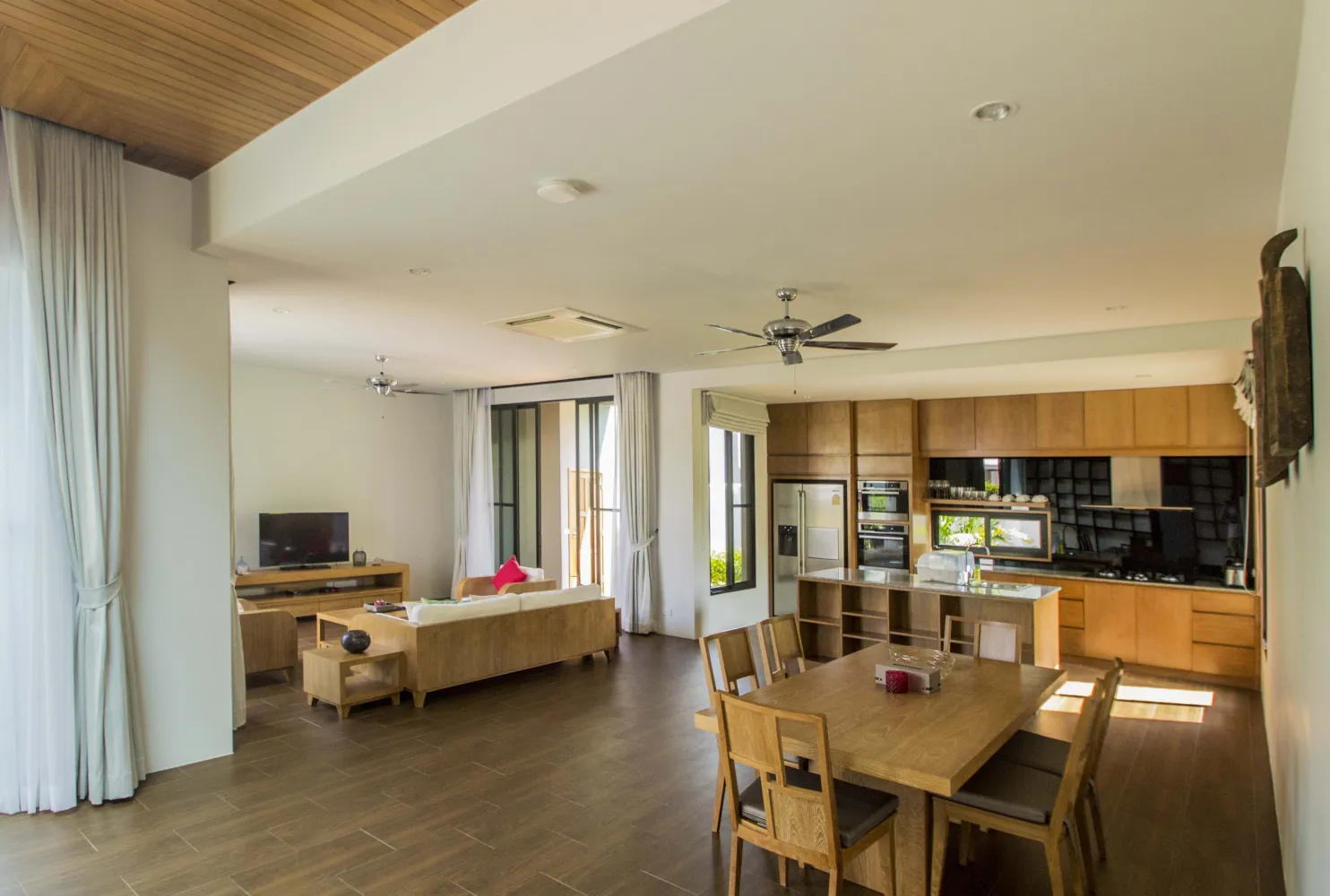 Property image - full photo 4
