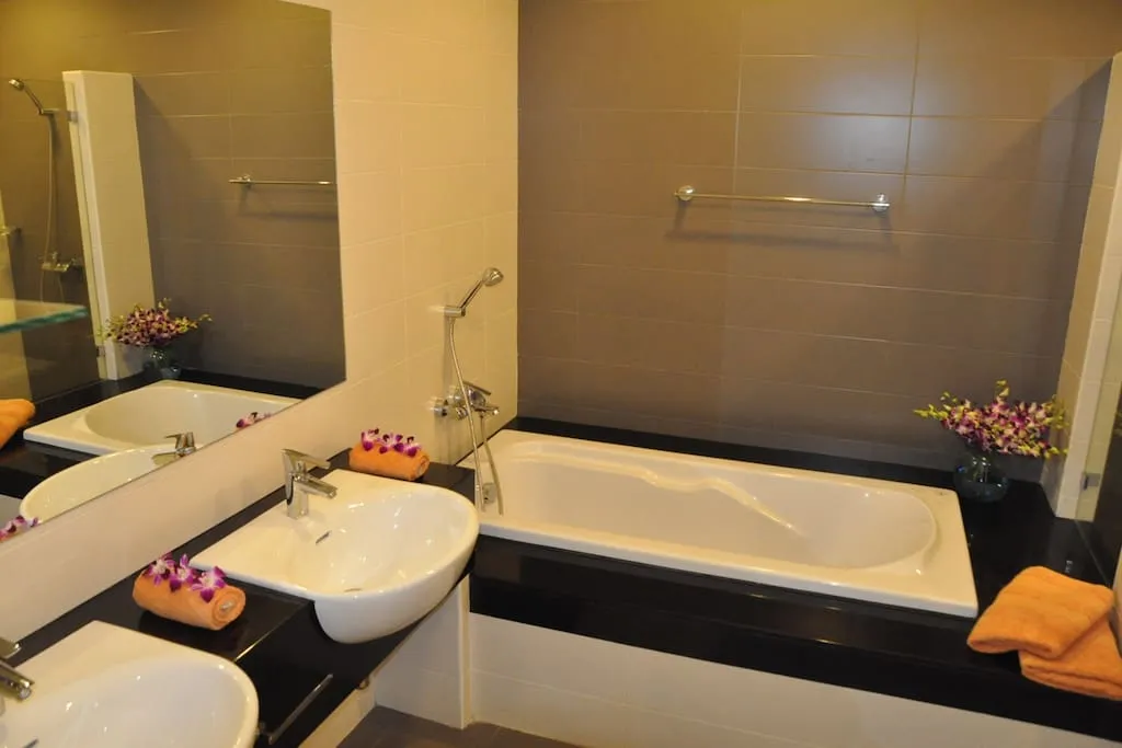 Property image - full photo 17