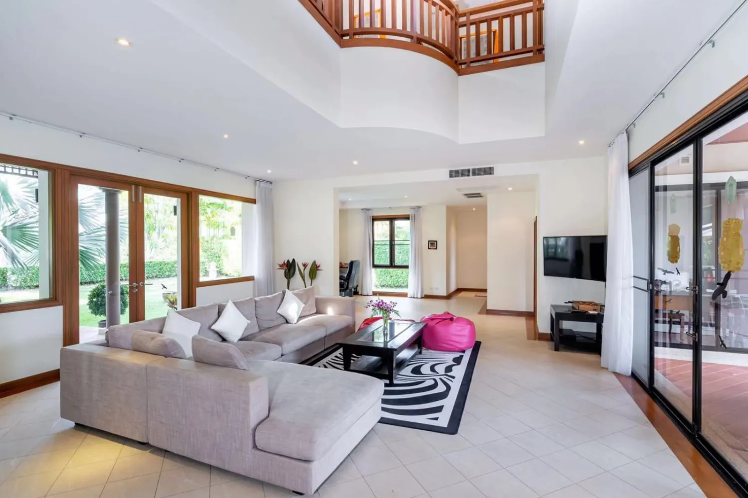 Property image - full photo 2