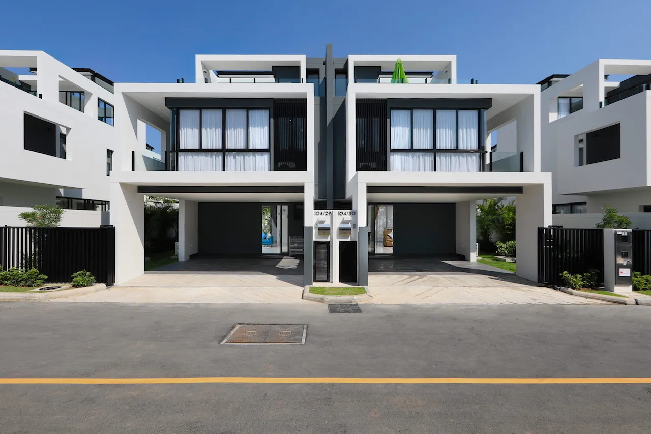 Property image - full photo 2