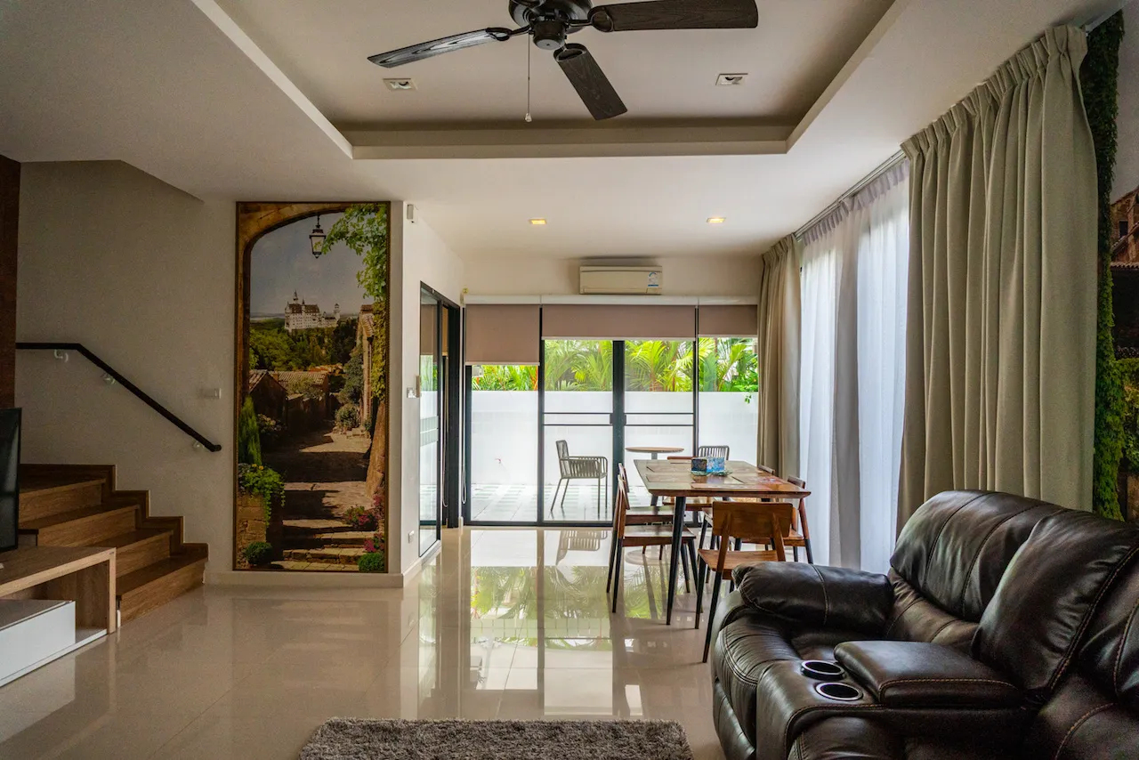Property image - full photo 4