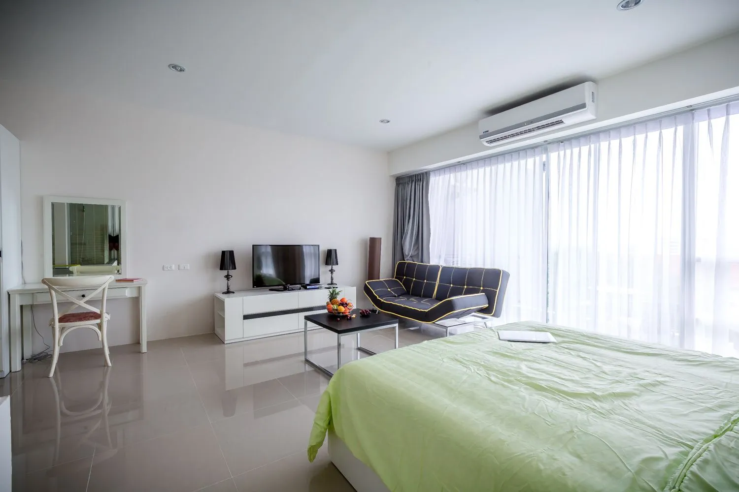 Property image - full photo 2