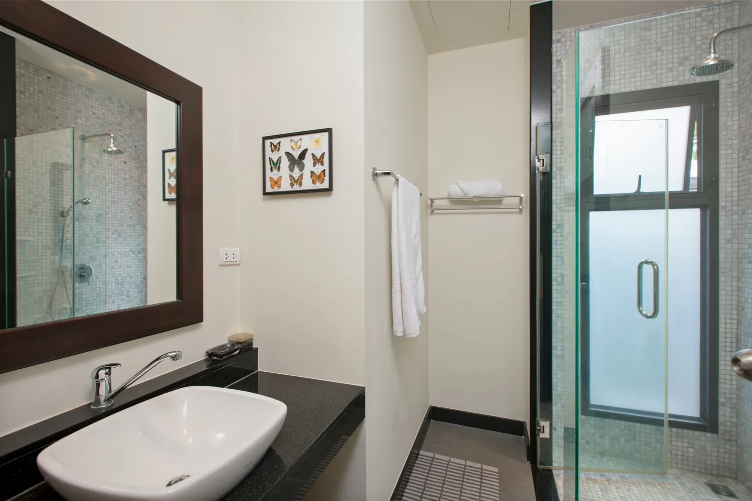 Property image - full photo 16