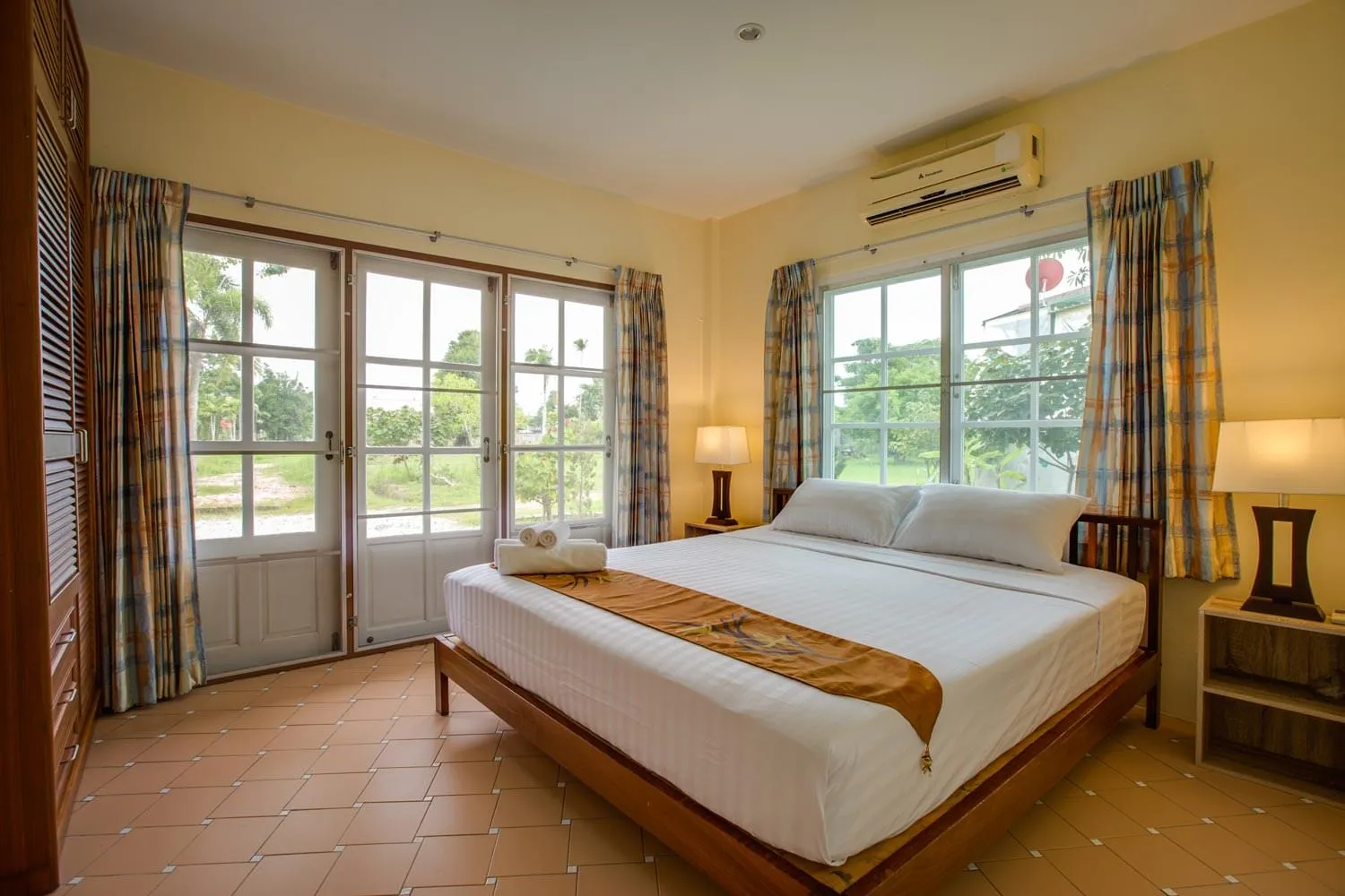 Property image - full photo 3