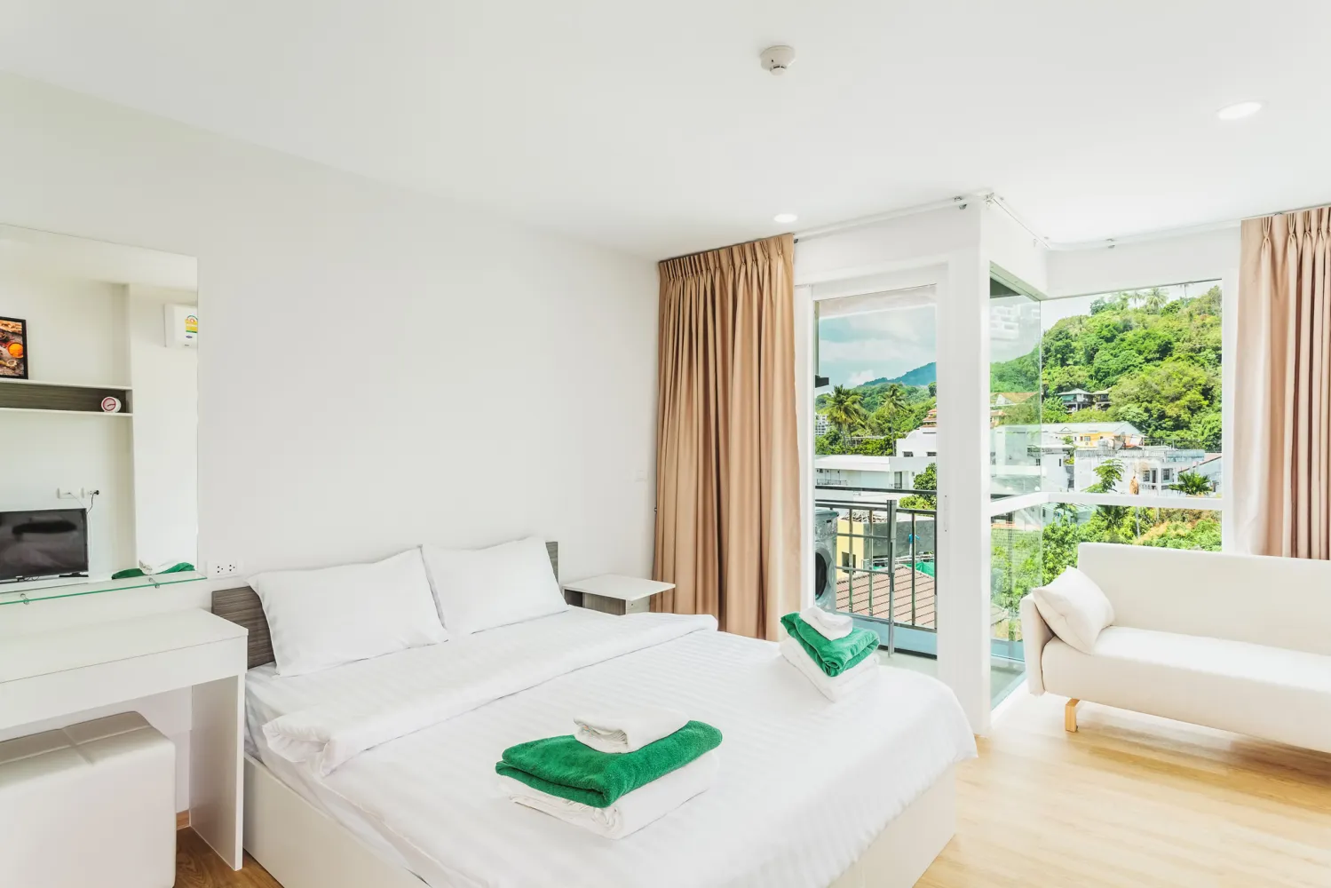 Property image - full photo 4