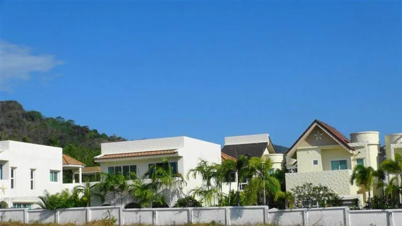 Property image - full photo 11