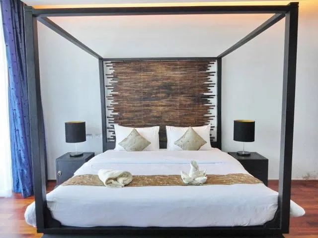 Property image - full photo 10