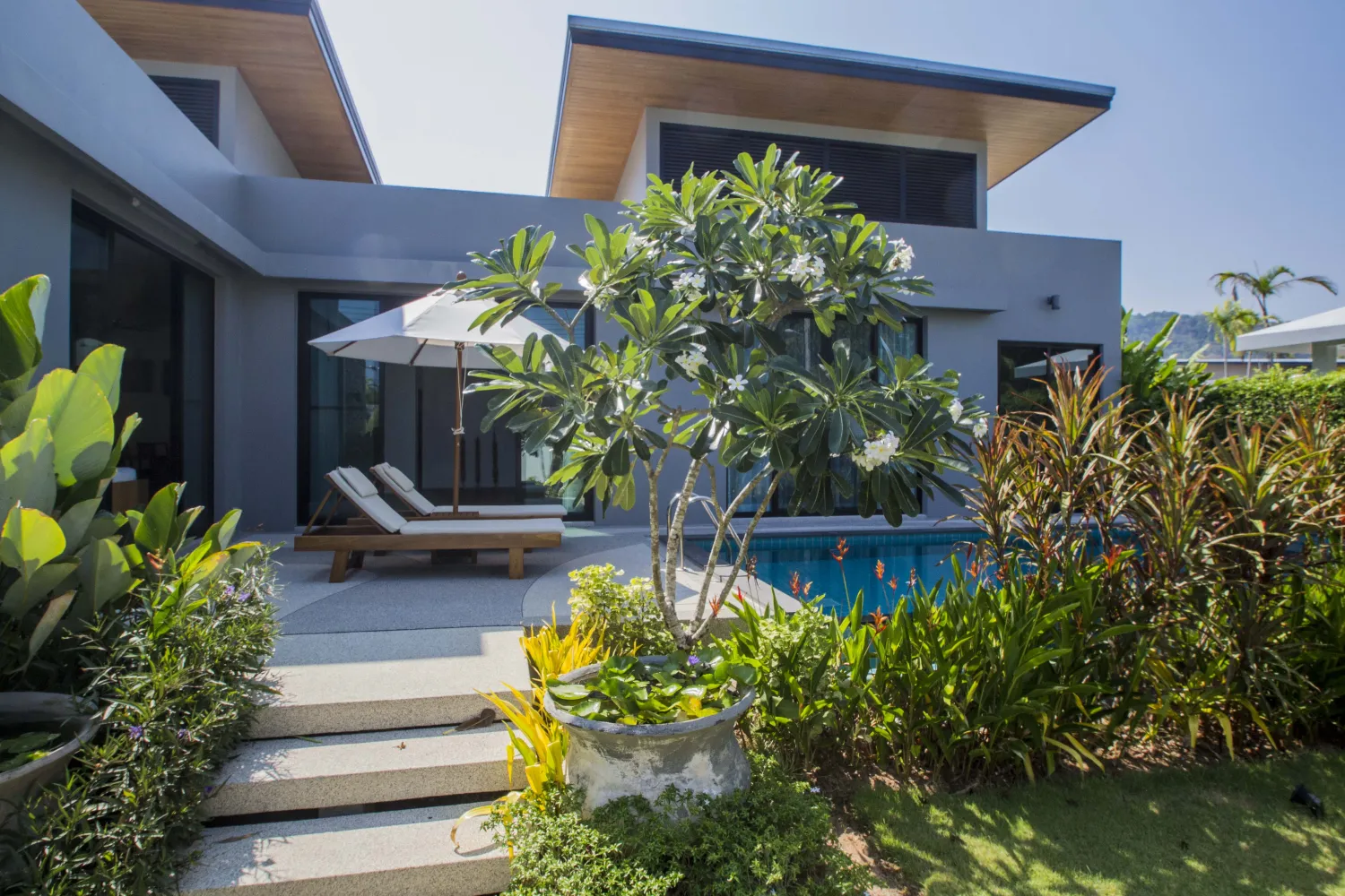 Property image - full photo 2