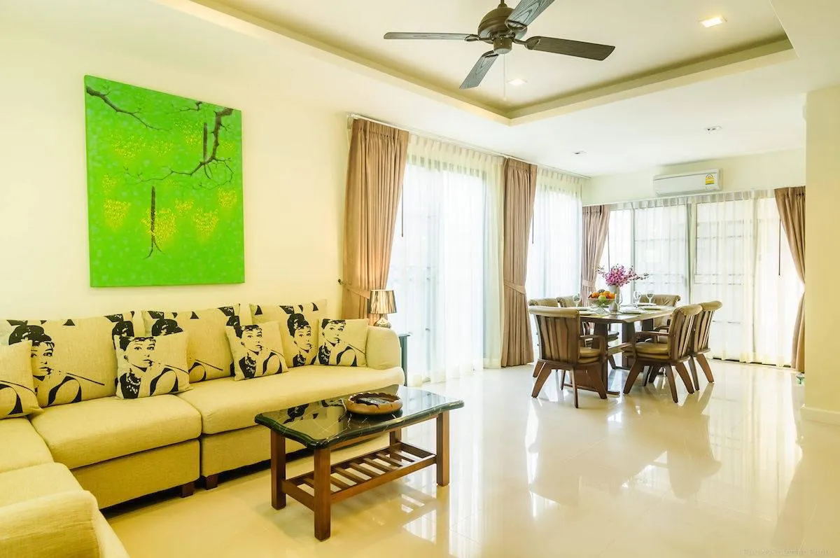 Property image - full photo 3