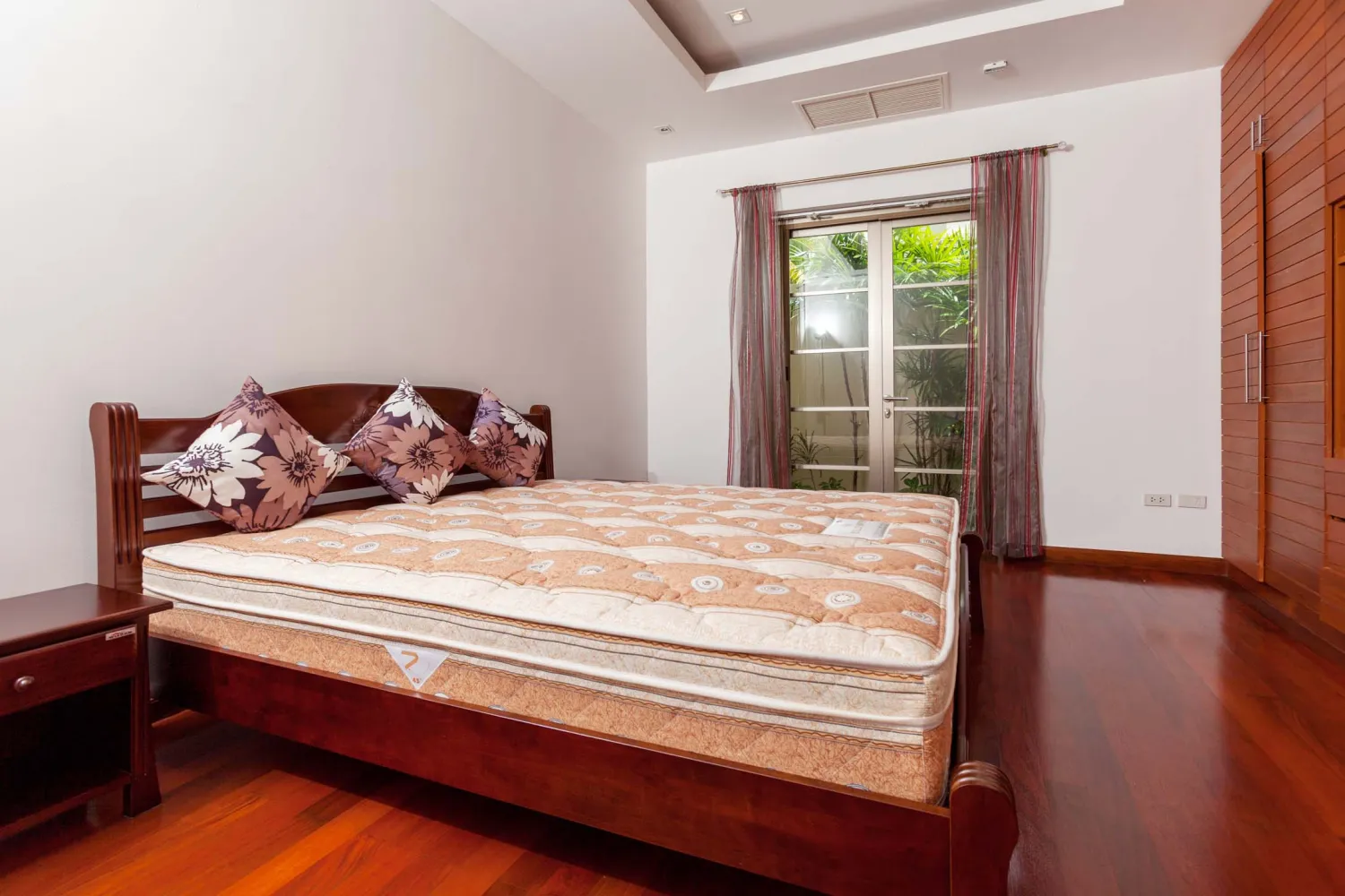 Property image - full photo 25