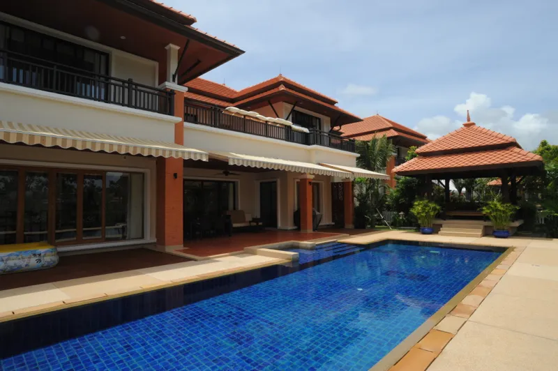 Property image - full photo 2
