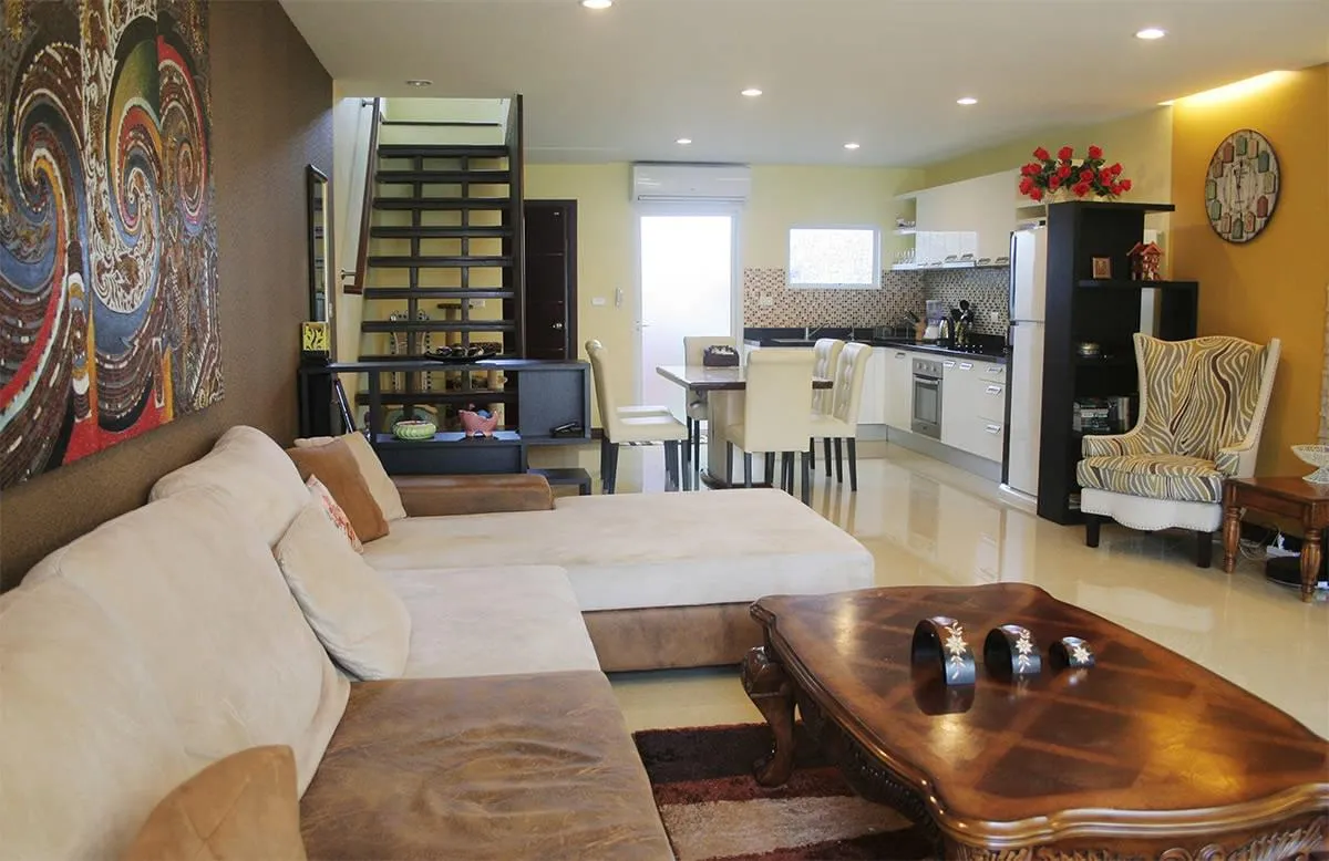 Property image - full photo 2
