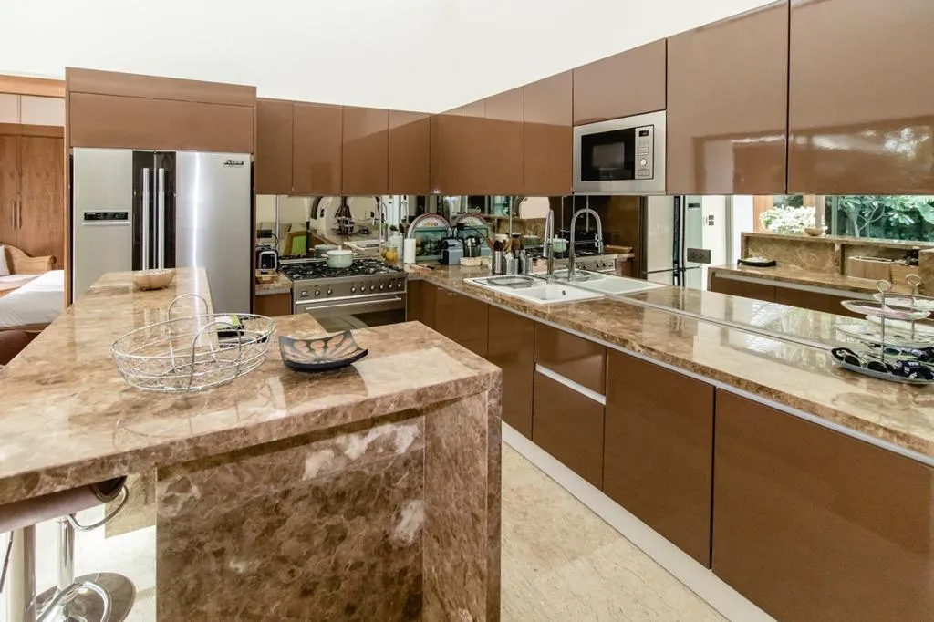 Property image - full photo 2
