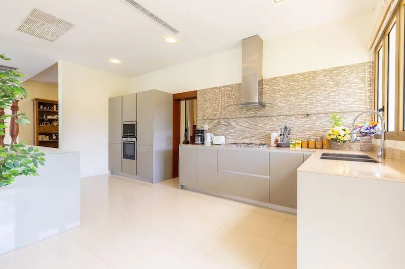 Property image - full photo 58