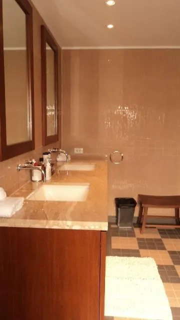 Property image - full photo 9