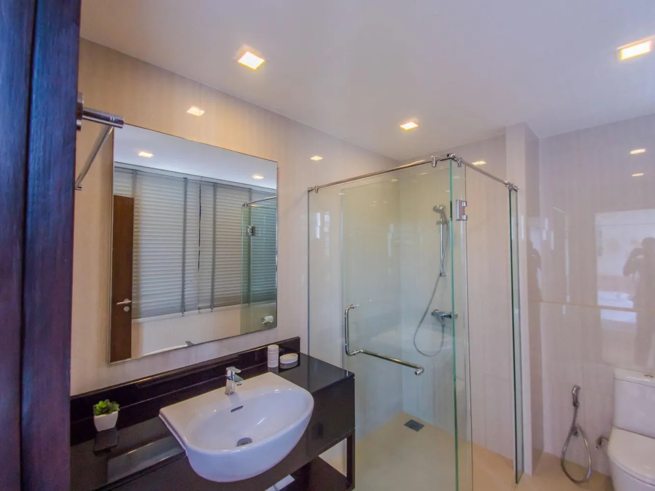 Property image - full photo 16