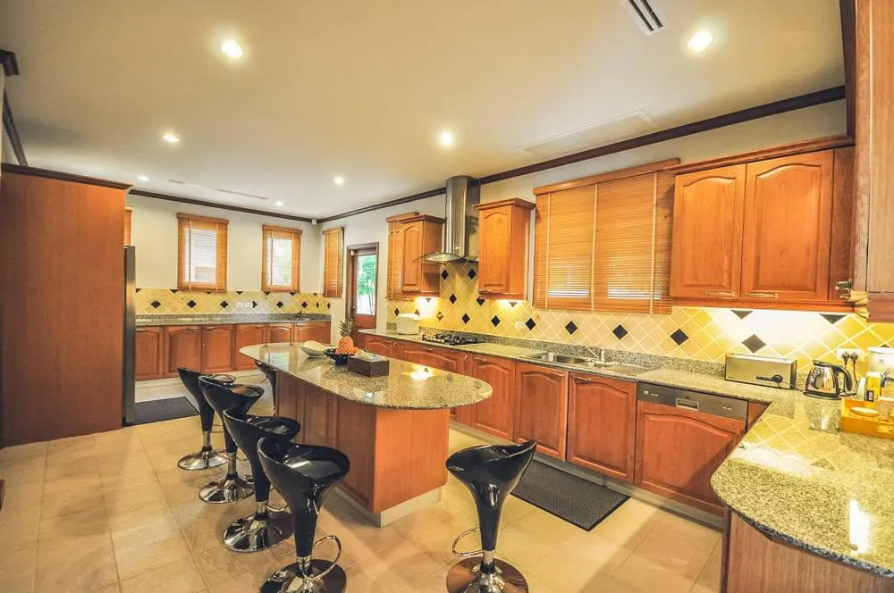 Property image - full photo 54