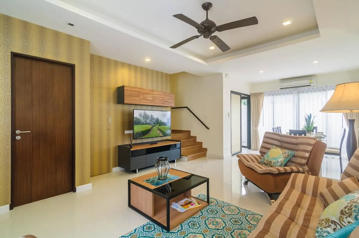 Property image - full photo 2
