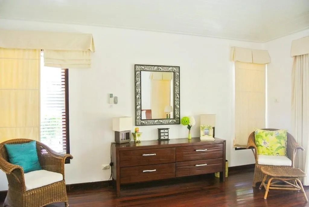 Property image - full photo 4
