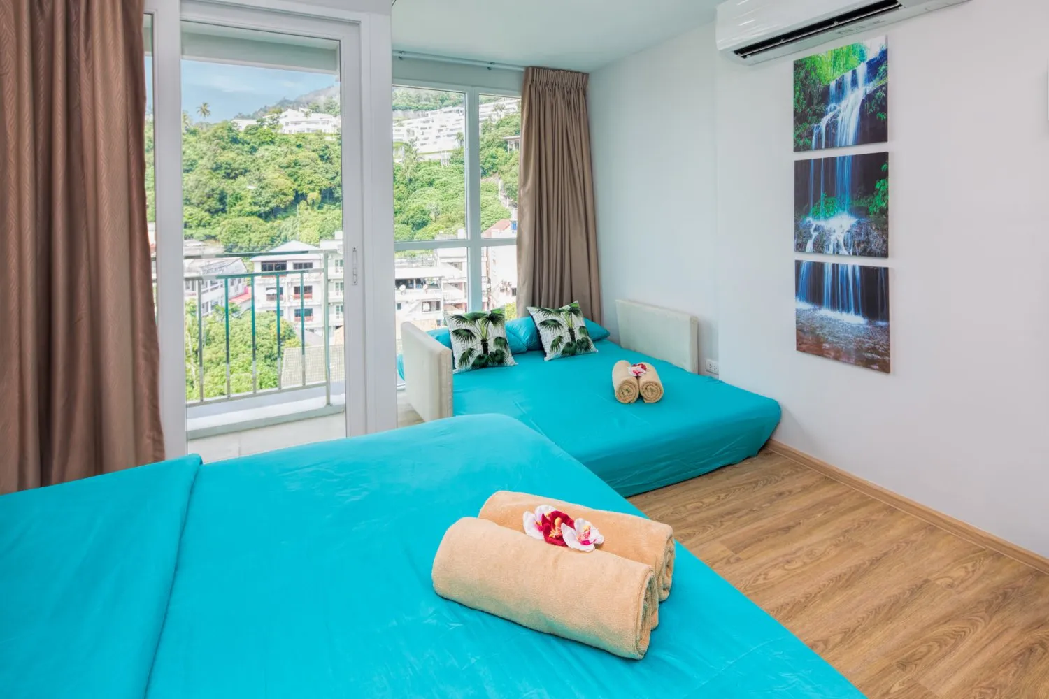 Property image - full photo 2
