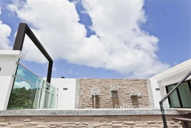 Property image - full photo 4