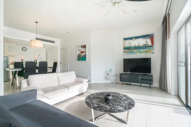 Property image - full photo 2