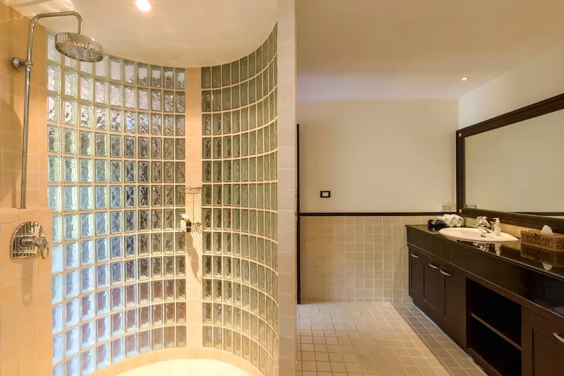 Property image - full photo 10
