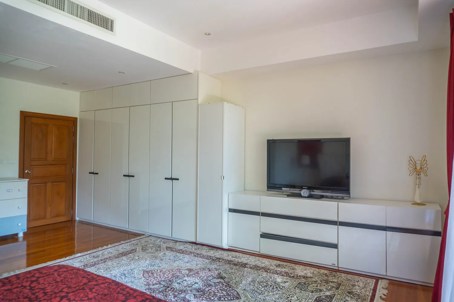 Property image - full photo 134