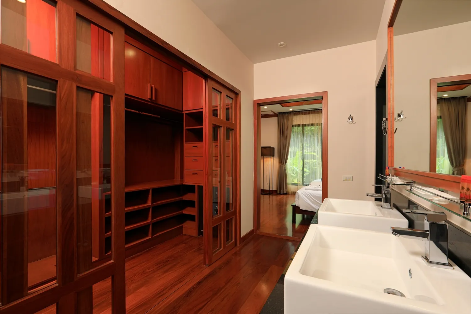 Property image - full photo 36