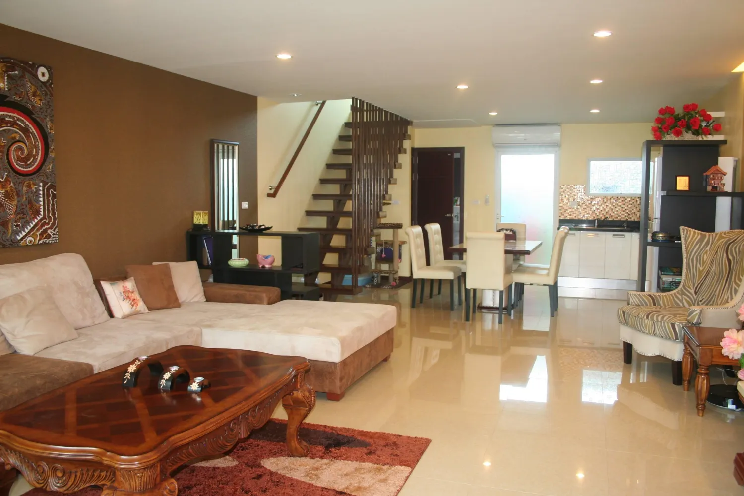 Property image - full photo 5