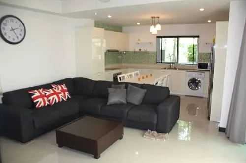 Property image - full photo 4