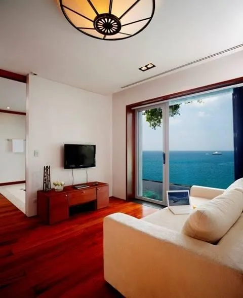 Property image - full photo 3