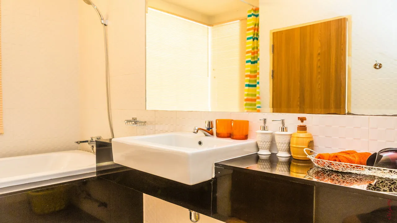 Property image - full photo 12