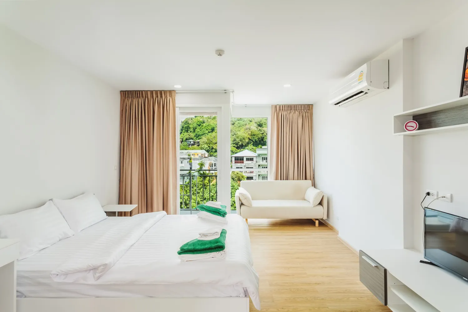 Property image - full photo 2