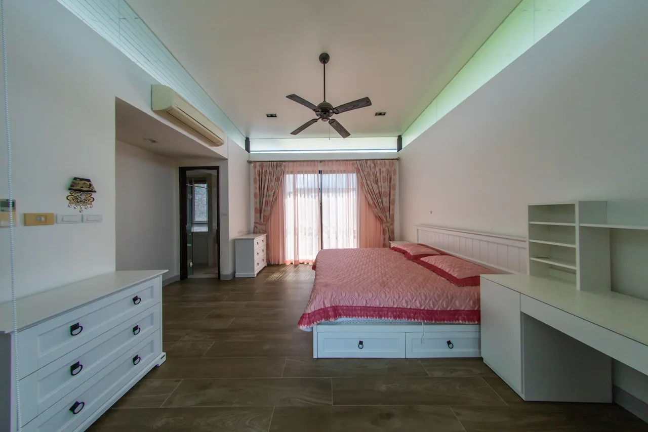 Property image - full photo 28