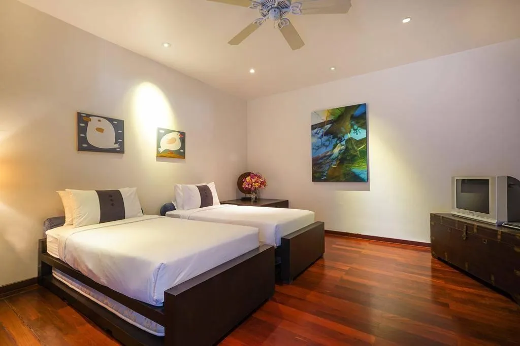 Property image - full photo 18
