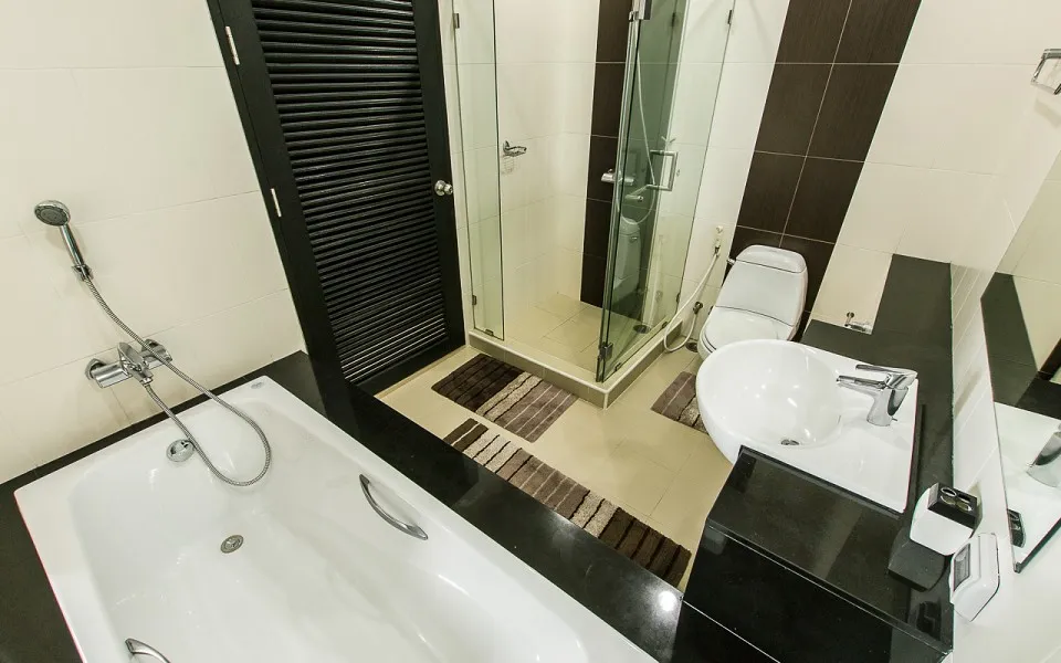 Property image - full photo 32