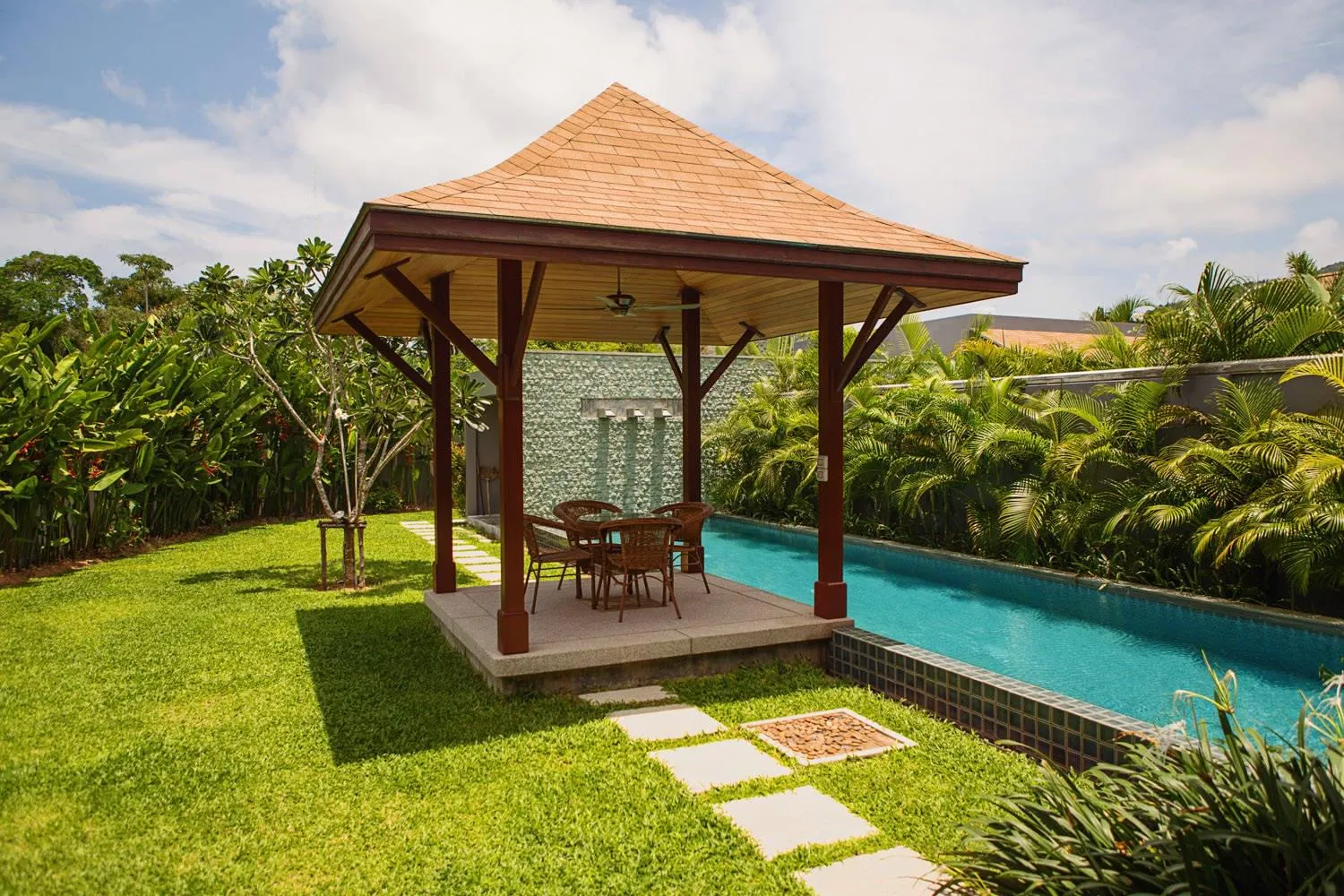 Property image - full photo 2