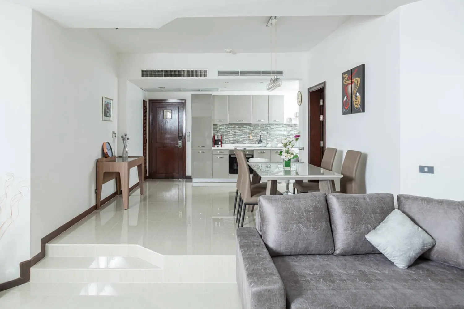 Property image - full photo 4